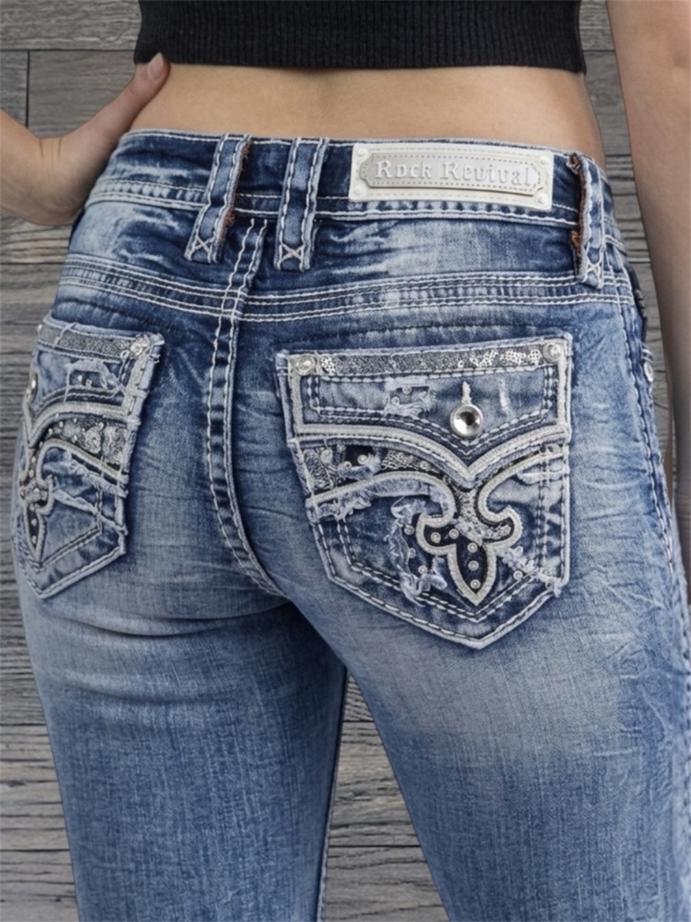 Rock Revival Yui Straight Blue Jeans 28 Light Wash Rhinestone Pocket Mid Rise